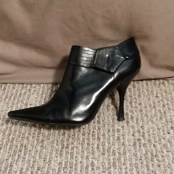 **Excellent Condition** BCBG Ankle Boots - Picture 7 of 8